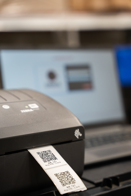 Imprimante Zebra imprimant deux étiquettes carrées au format QR Code